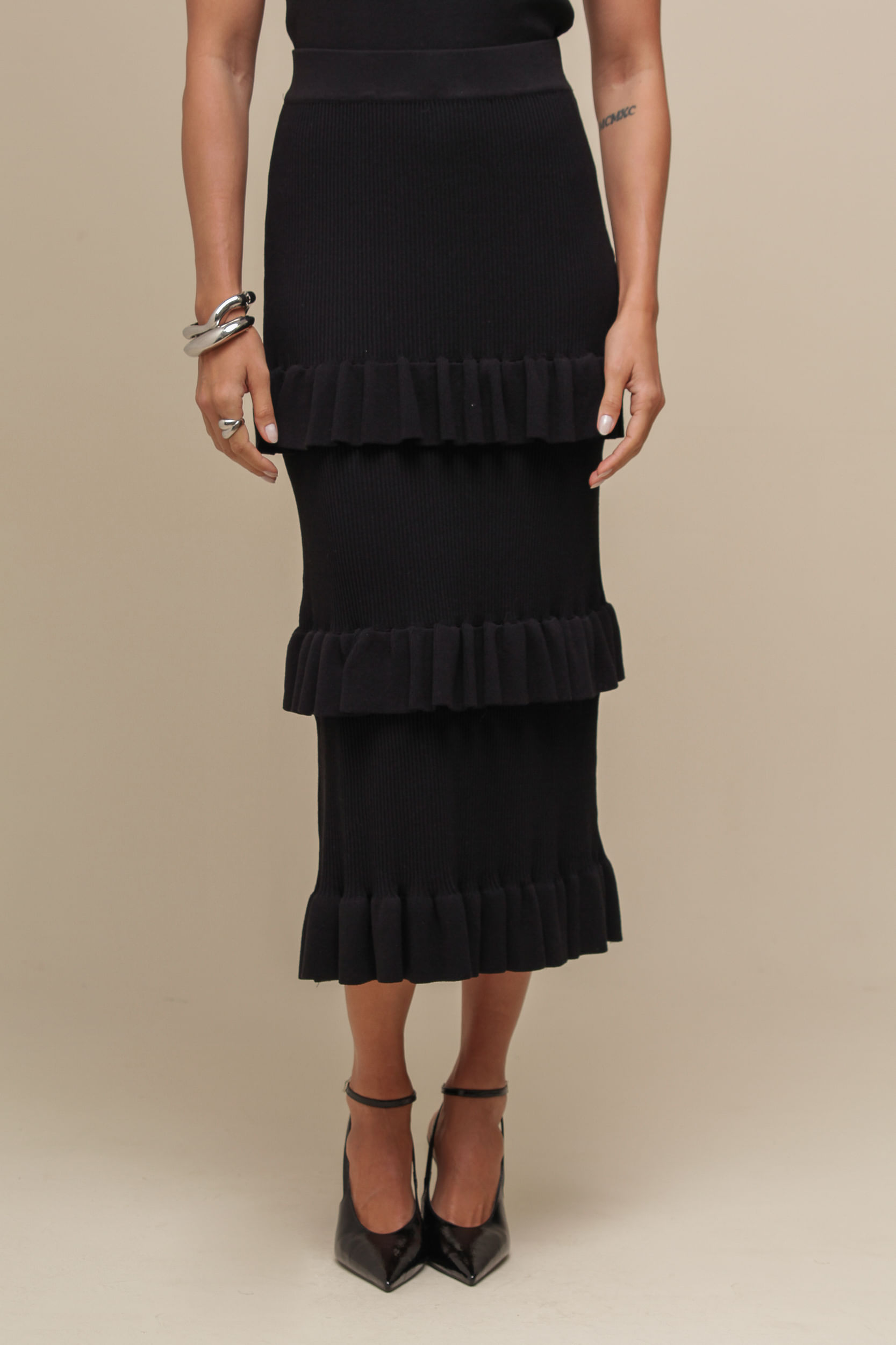 9036667 - Saia Midi Tricô com Babados  PRETO