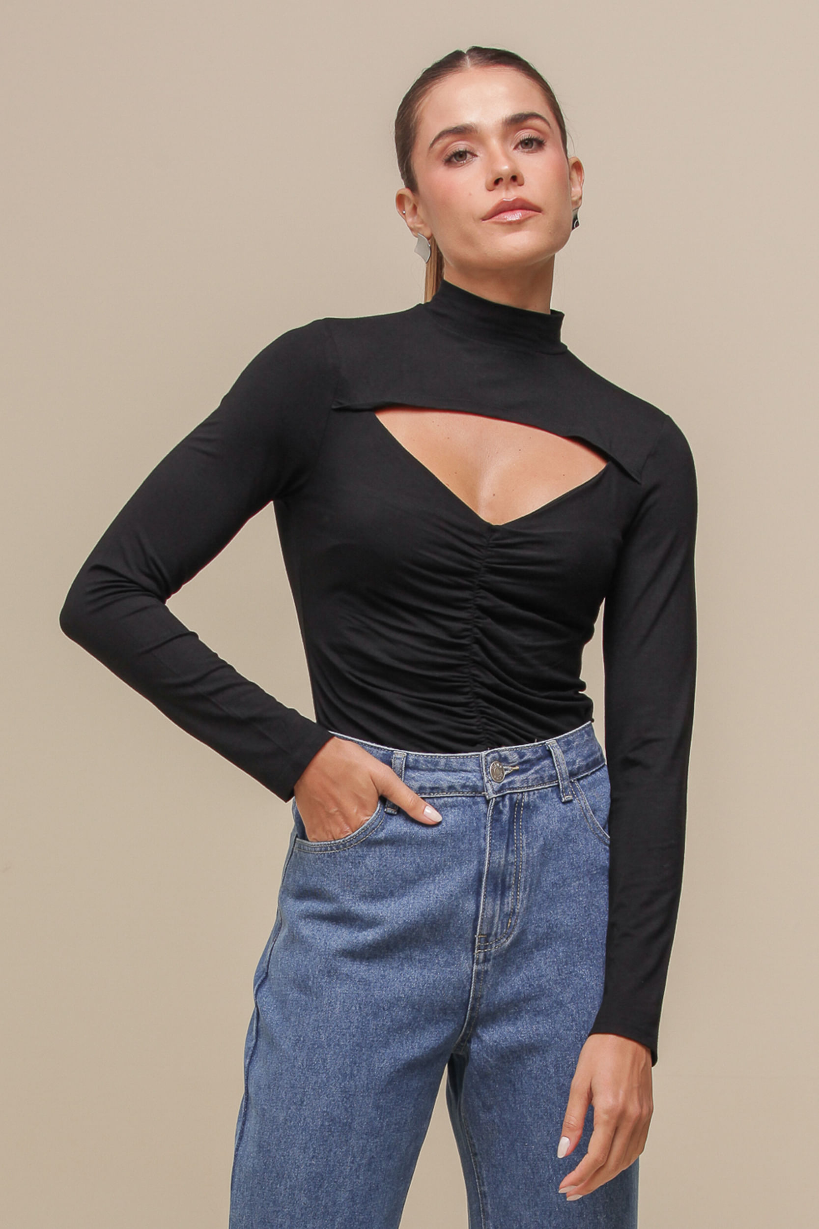 9036720 - Blusa de Malha Franzido na Frente  PRETO