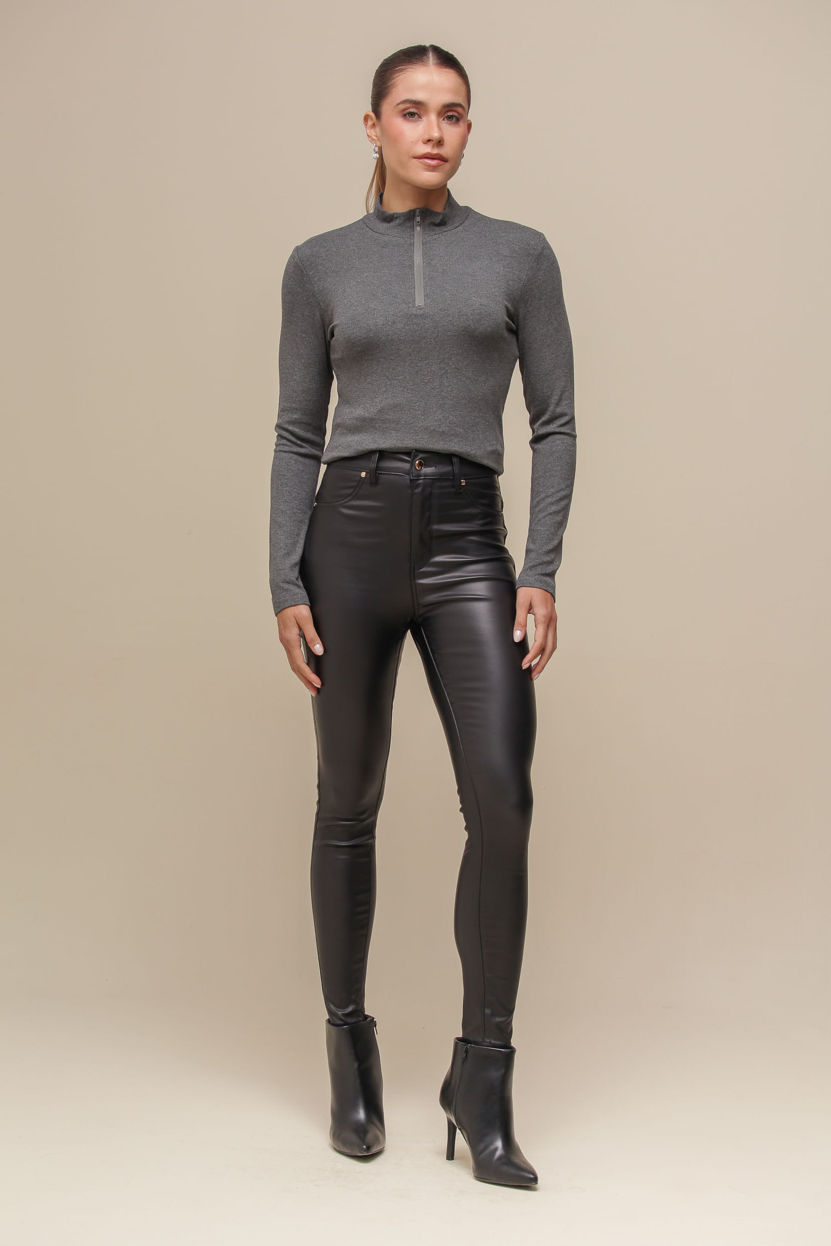 9036762 - Calça Resinada Skinny PRETO