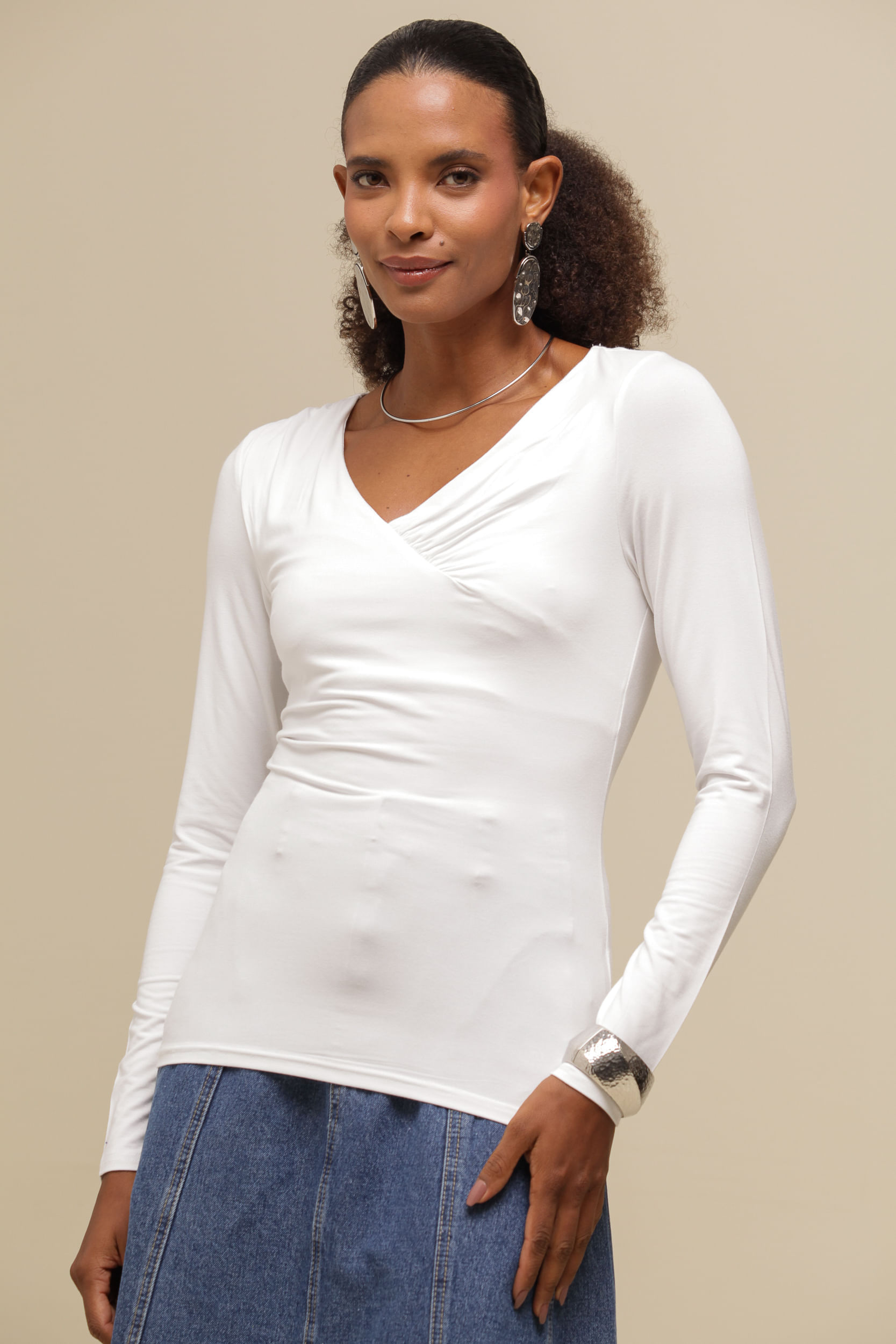9036785 - Blusa Manga Longa Detalhe Franzido Busto OFF-WHITE 9036785 - Blusa Manga Longa Detalhe Franzido Busto OFF-WHITE