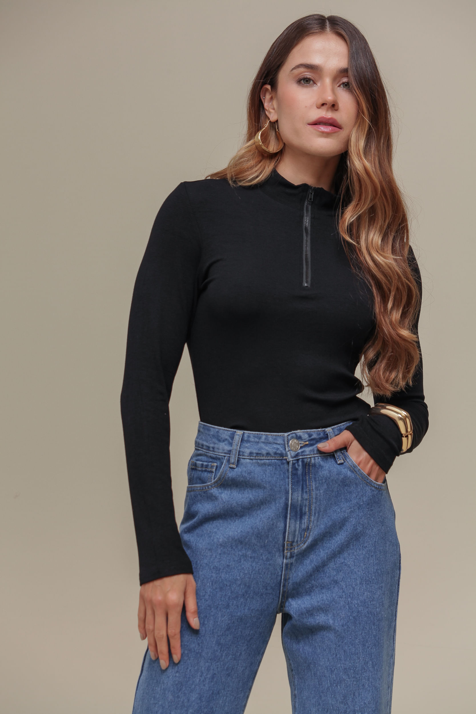 9036605 - Blusa Manga Longa Canelada com Zíper  PRETO