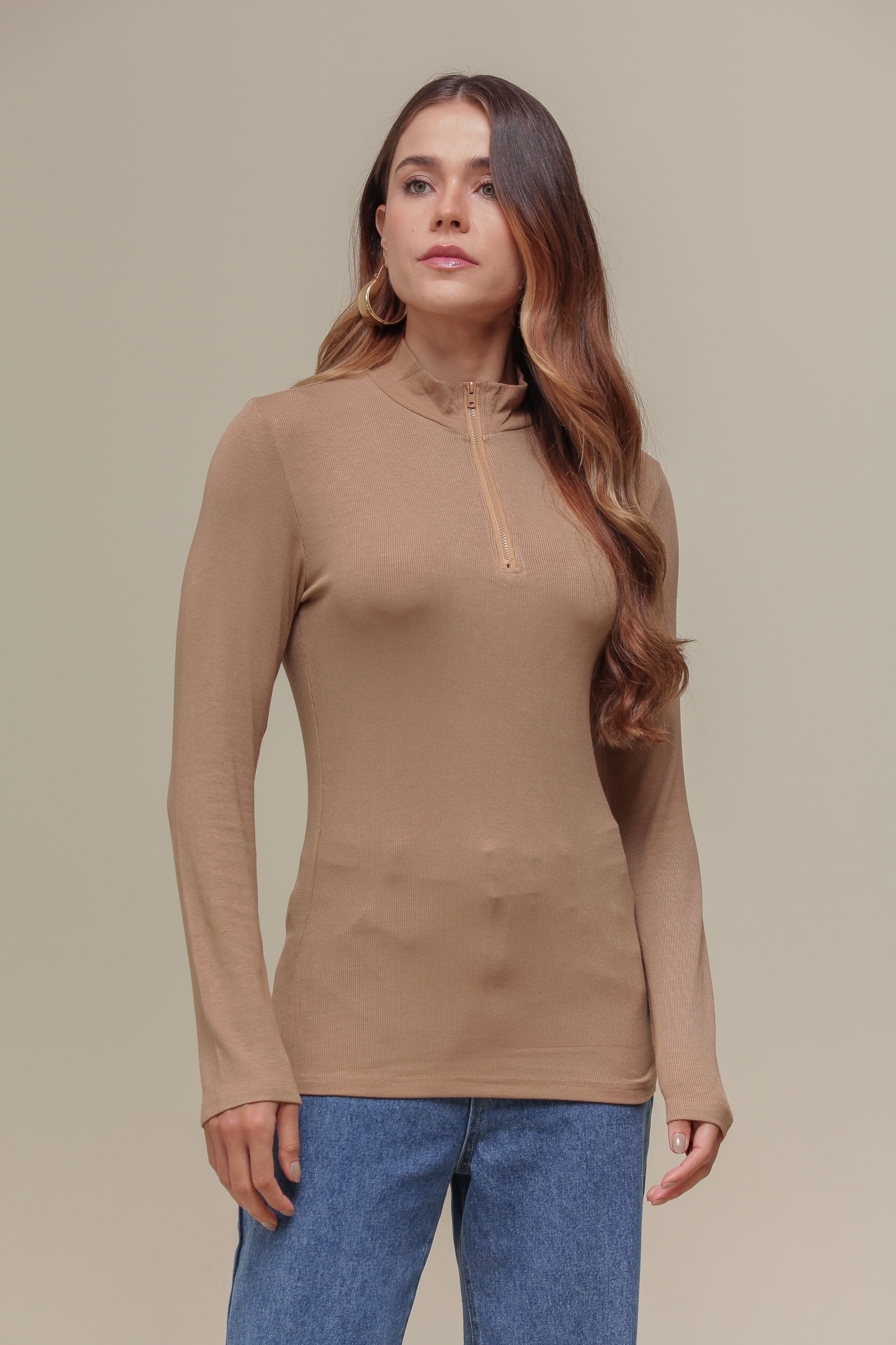 9036605 - Blusa Manga Longa Canelada com Zíper BEGE 9036605 - Blusa Manga Longa Canelada com Zíper BEGE