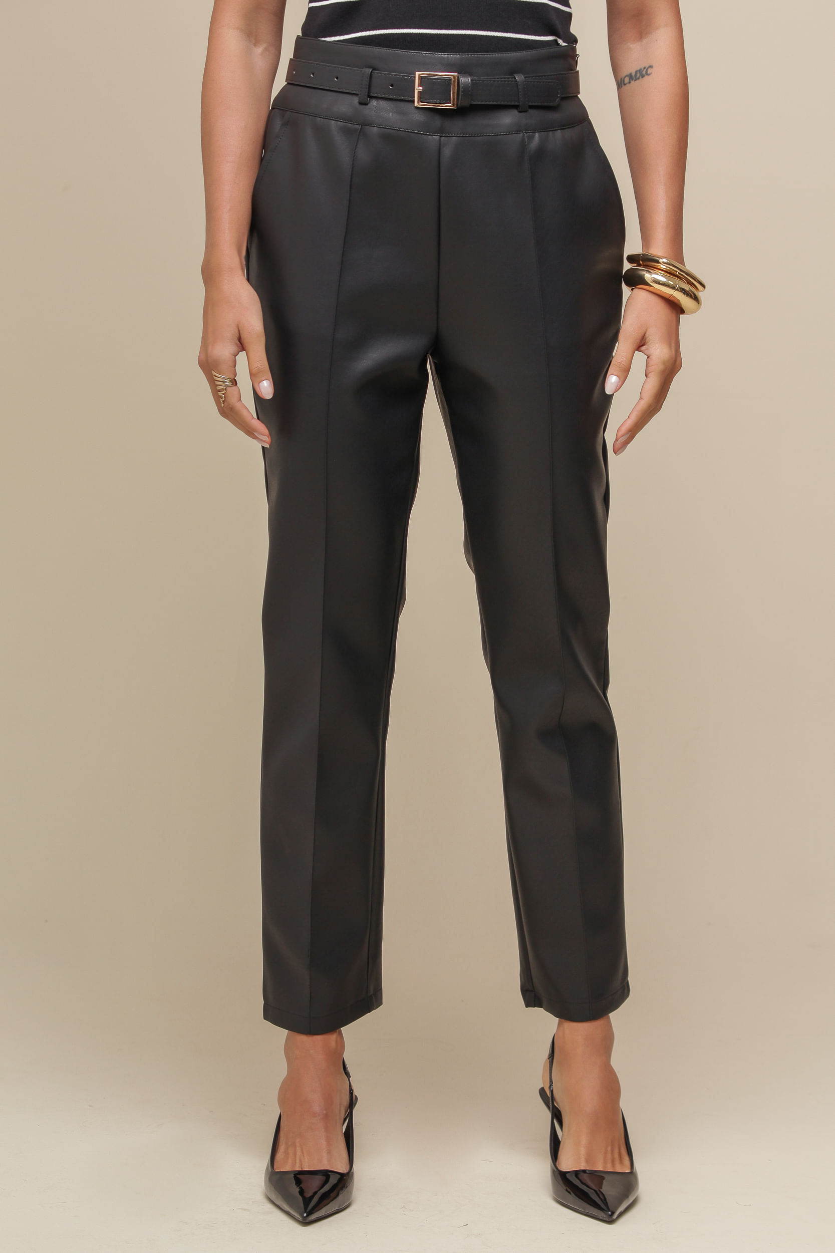 9036351 - Calça PU Reta com Cinto PRETO 9036351 - Calça PU Reta com Cinto PRETO