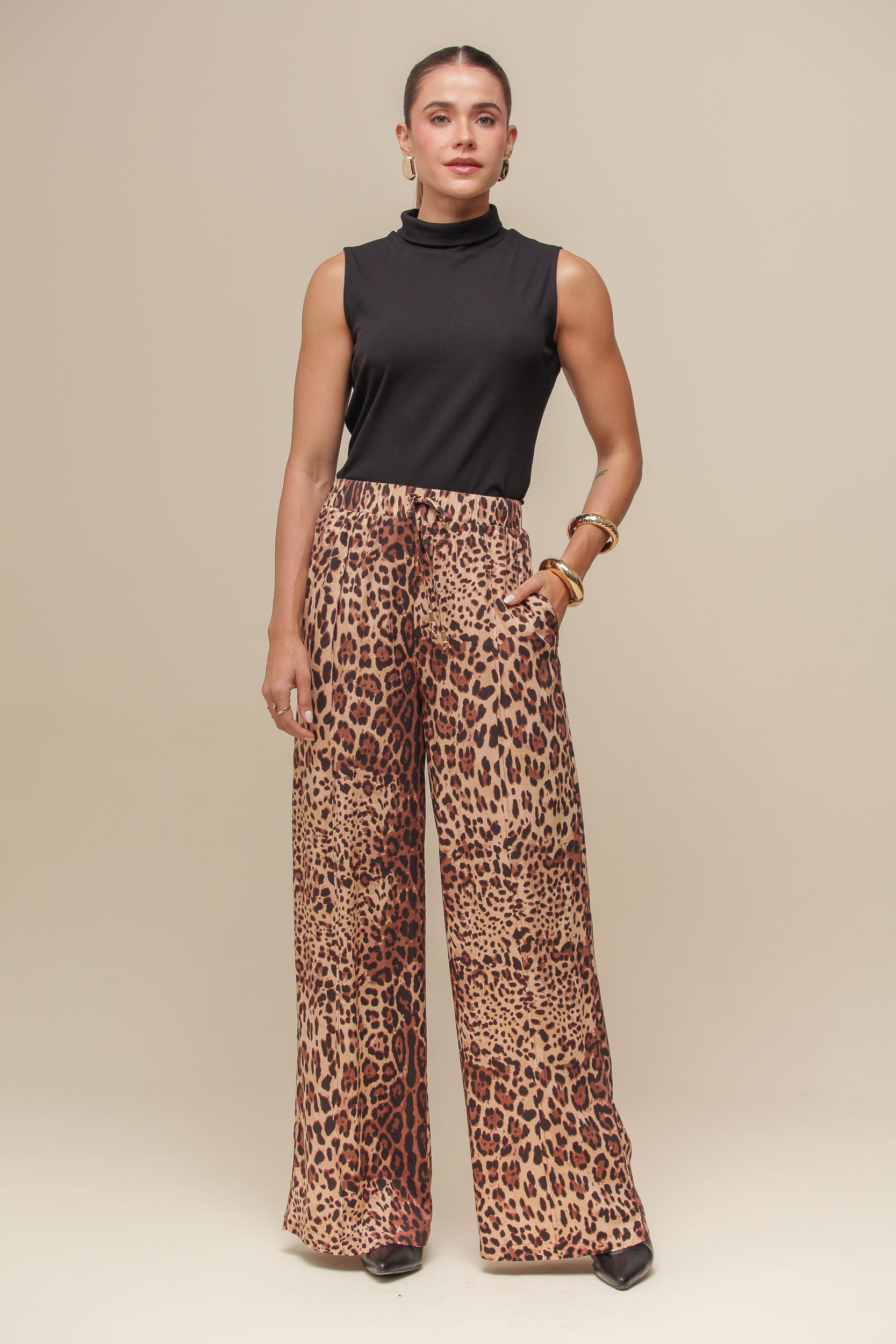 9036458 - Calça Pantalona Animal Print  ONÇA