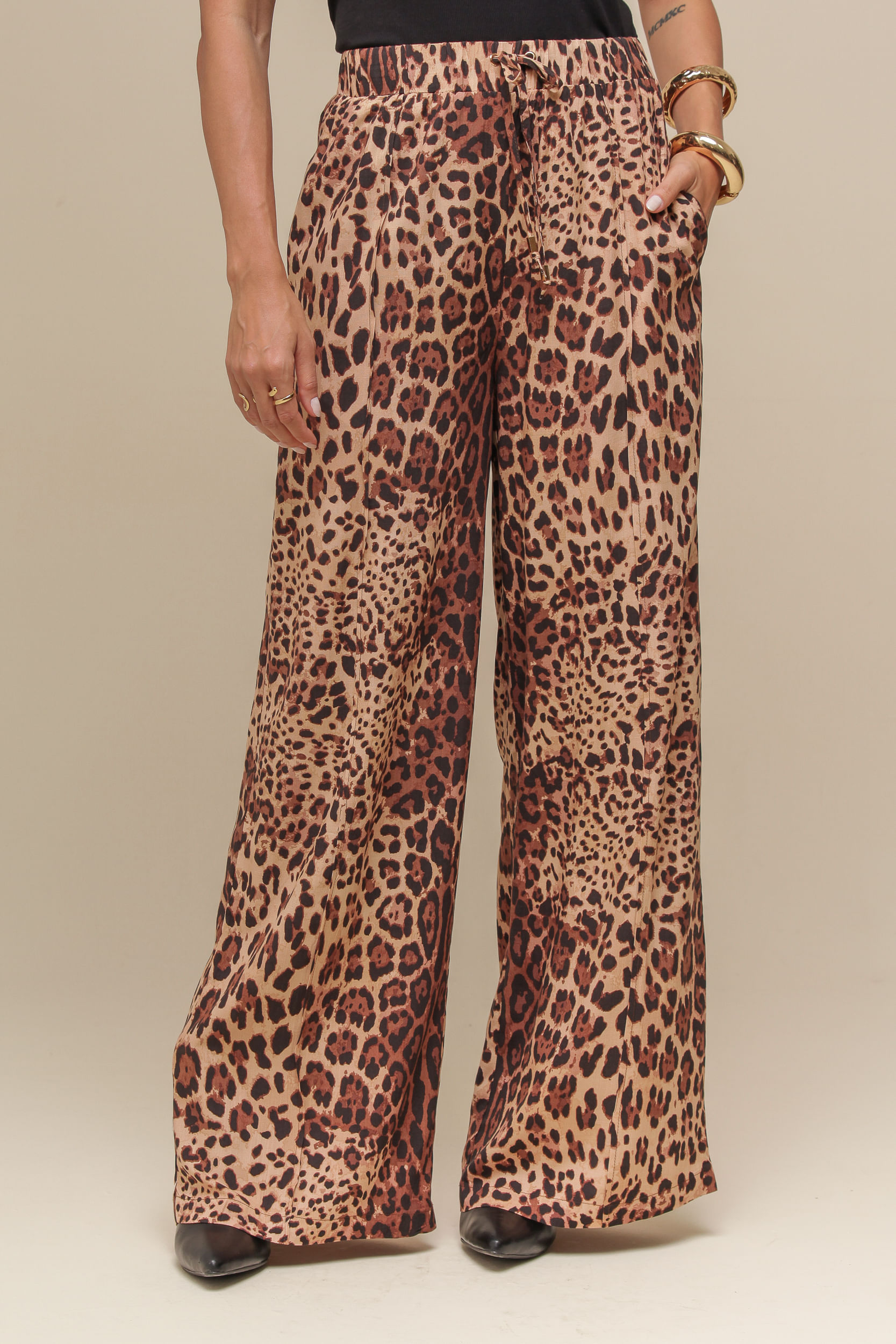 9036458 - Calça Pantalona Animal Print  ONÇA
