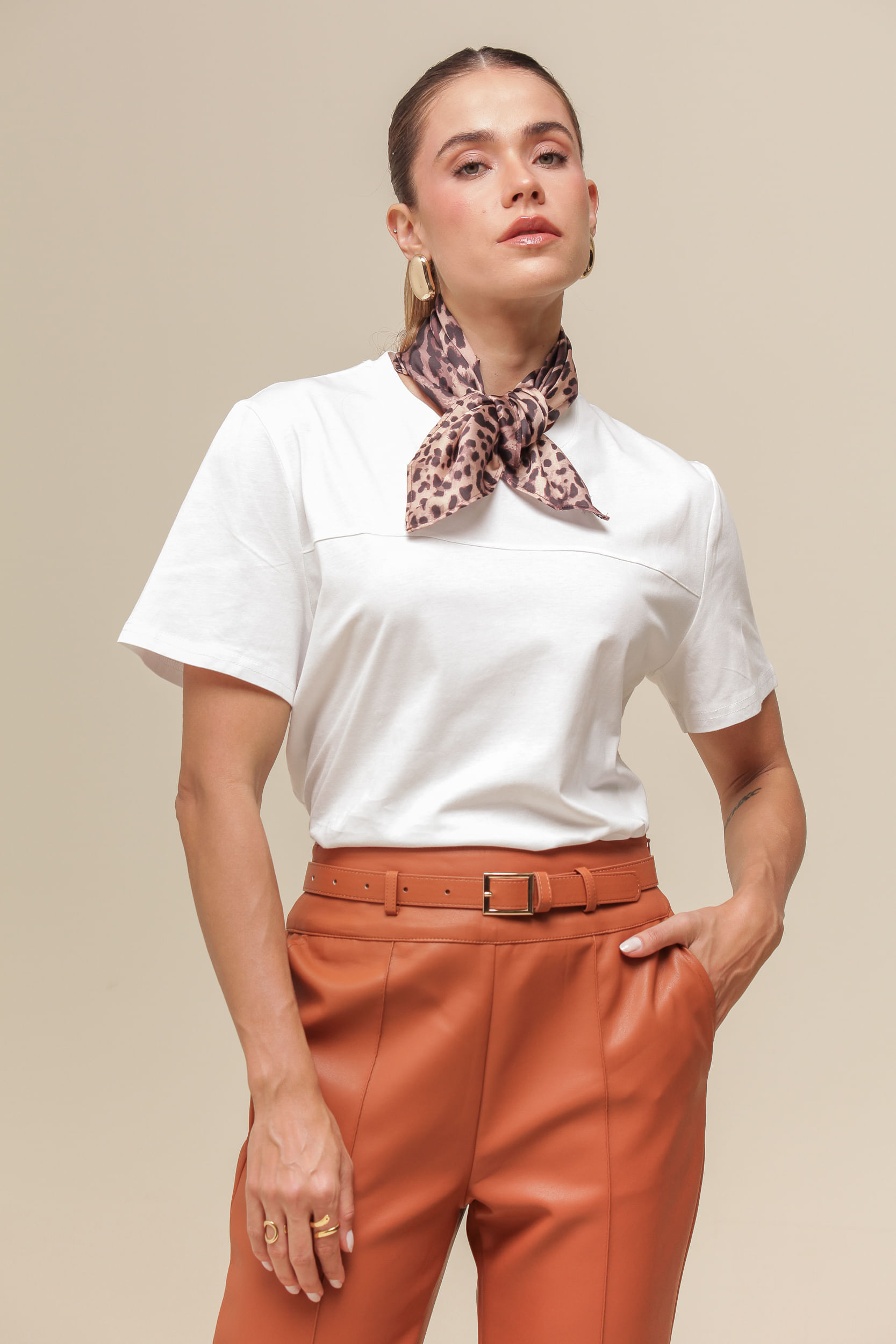 9036492 - Blusa de Malha Com lenço de Oncinha  OFF-WHITE