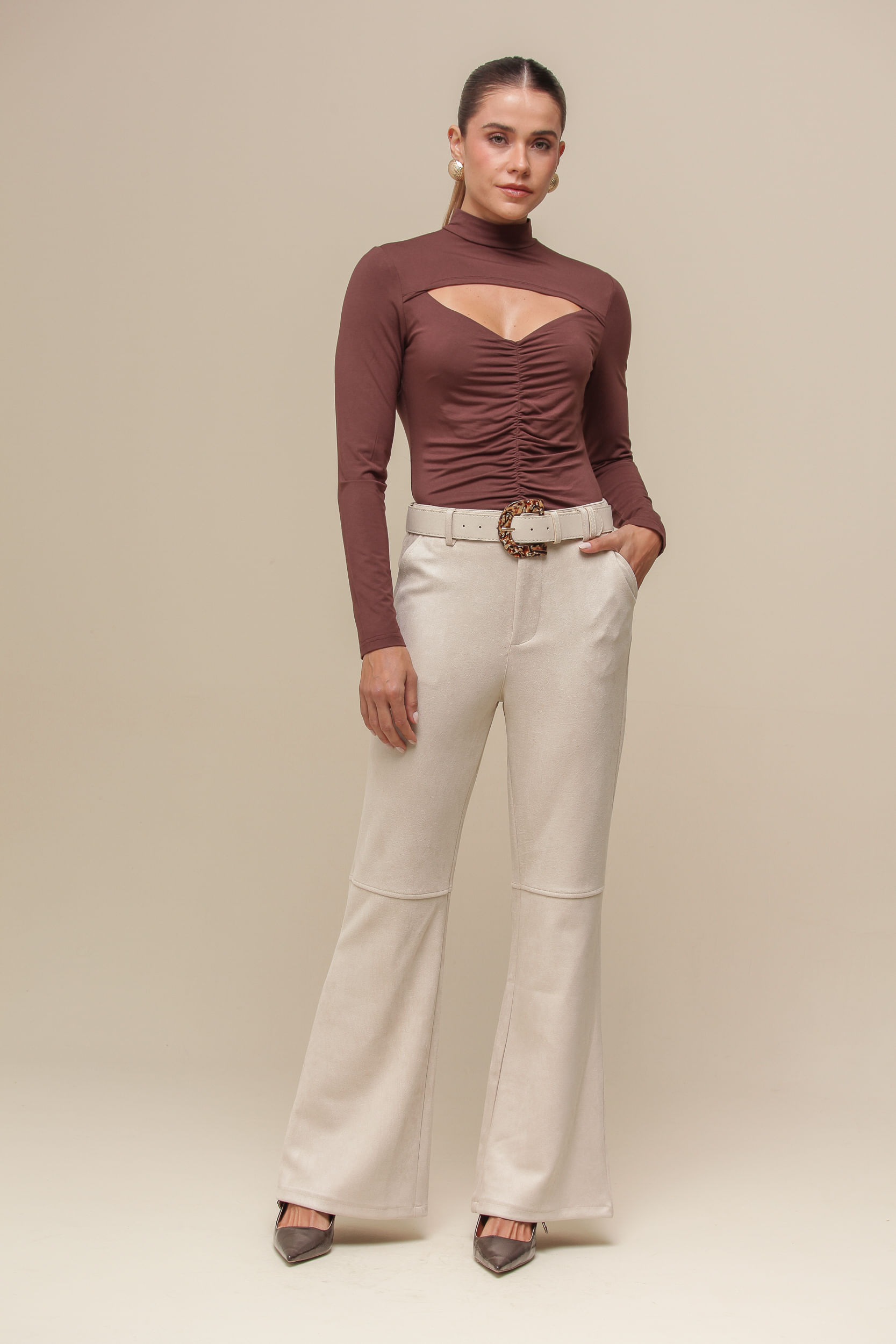 9036802 - Calça Pantalona de Suede  AREIA