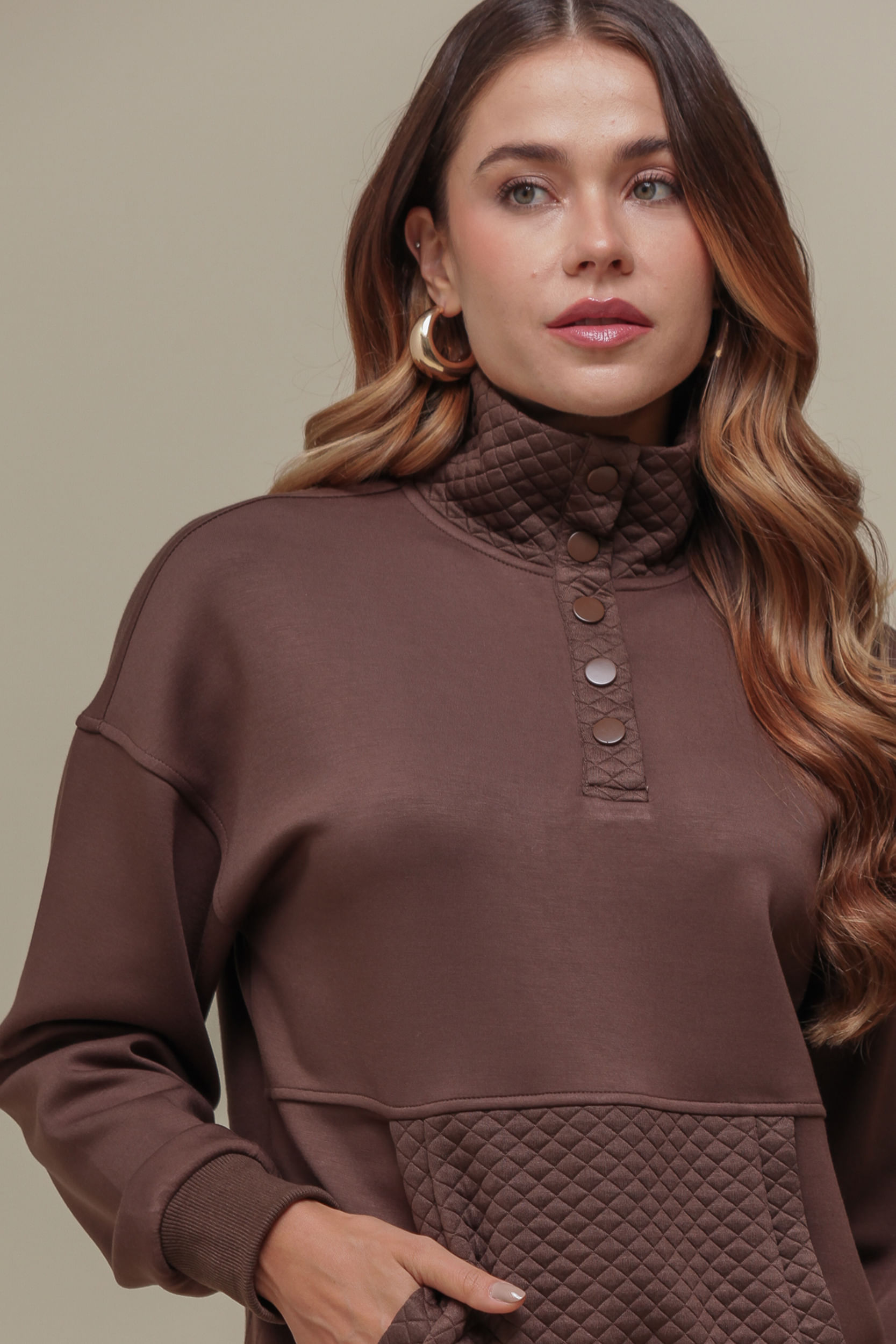 9036781 - Blusa Moletom Detalhe Matelassê MARROM 9036781 - Blusa Moletom Detalhe Matelassê MARROM