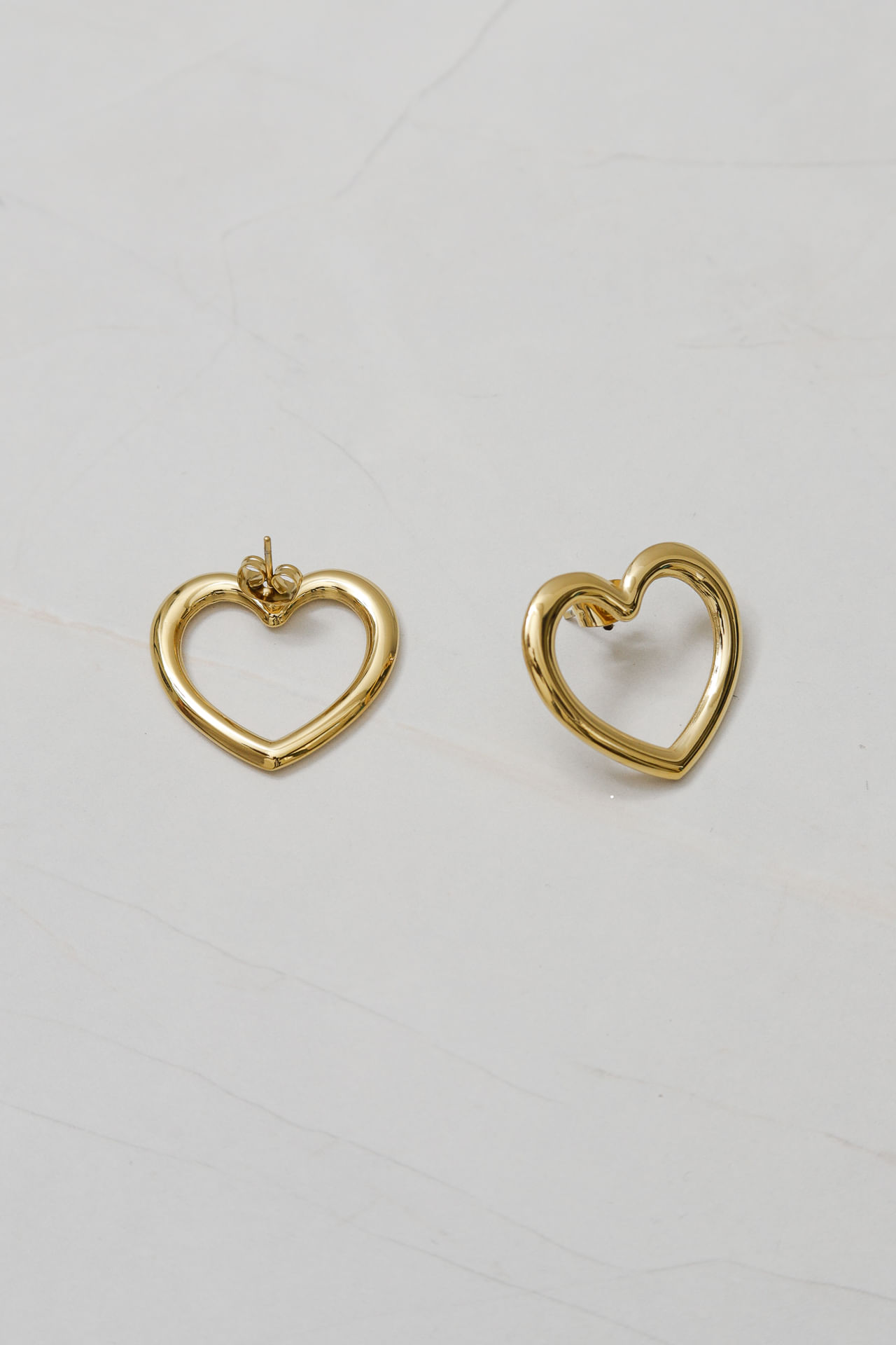 9036651 - Brinco de Coração Vazado  DOURADO