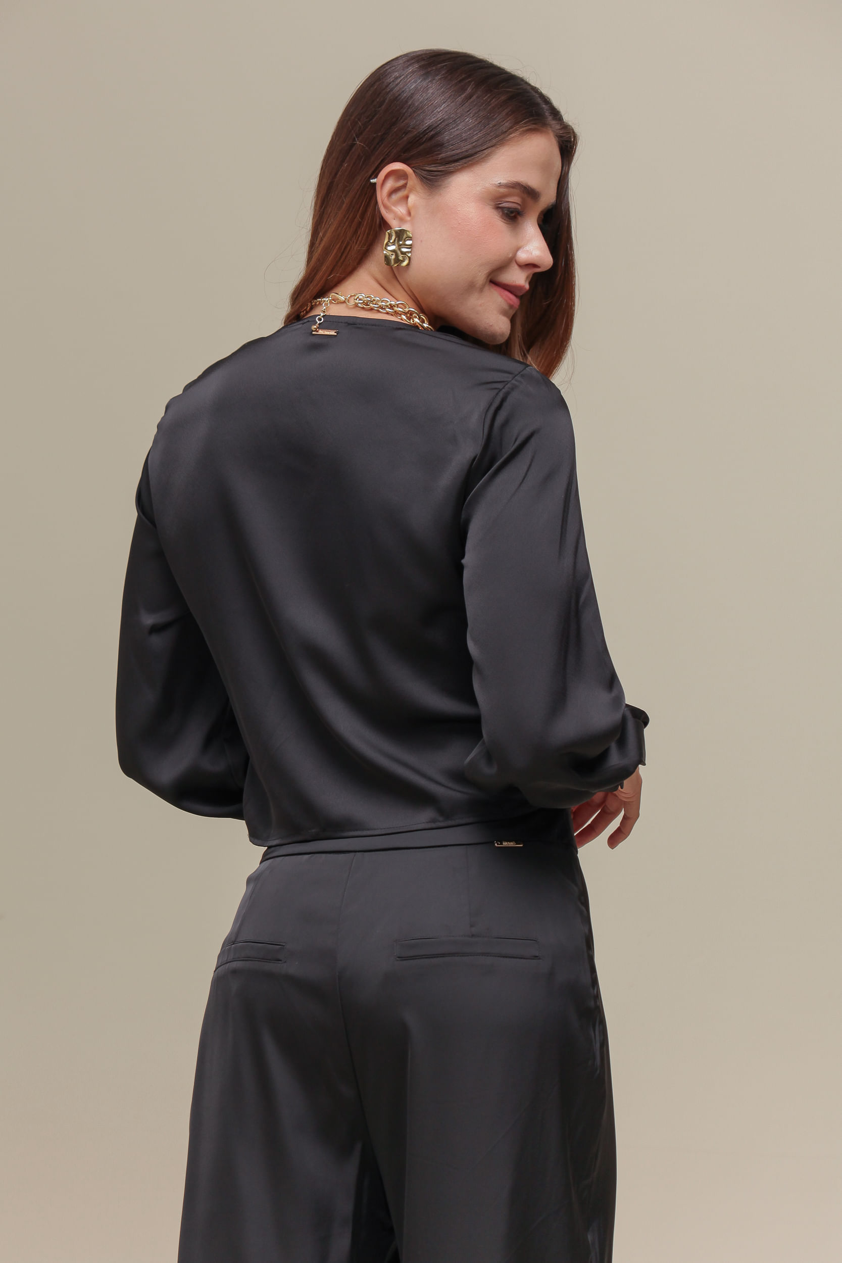 9036506 - Blusa Manga Longa Detalhe Torção PRETO 9036506 - Blusa Manga Longa Detalhe Torção PRETO
