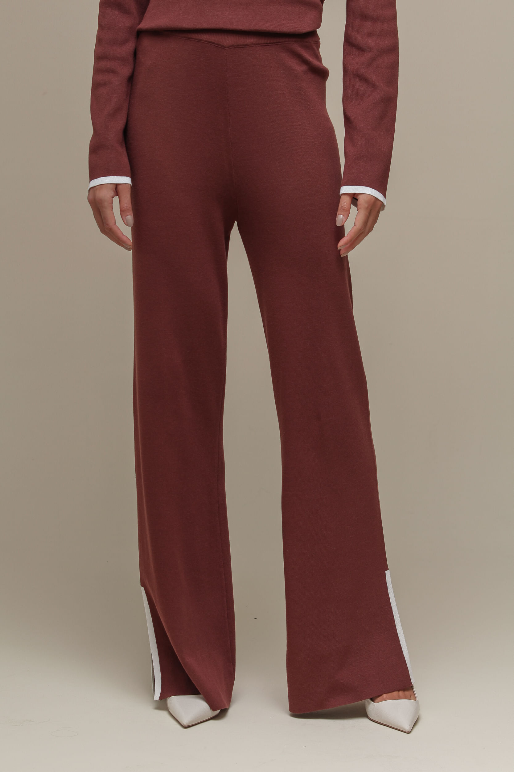 9036747 - Calça Tricô Bicolor Fenda Barra MARROM 9036747 - Calça Tricô Bicolor Fenda Barra MARROM