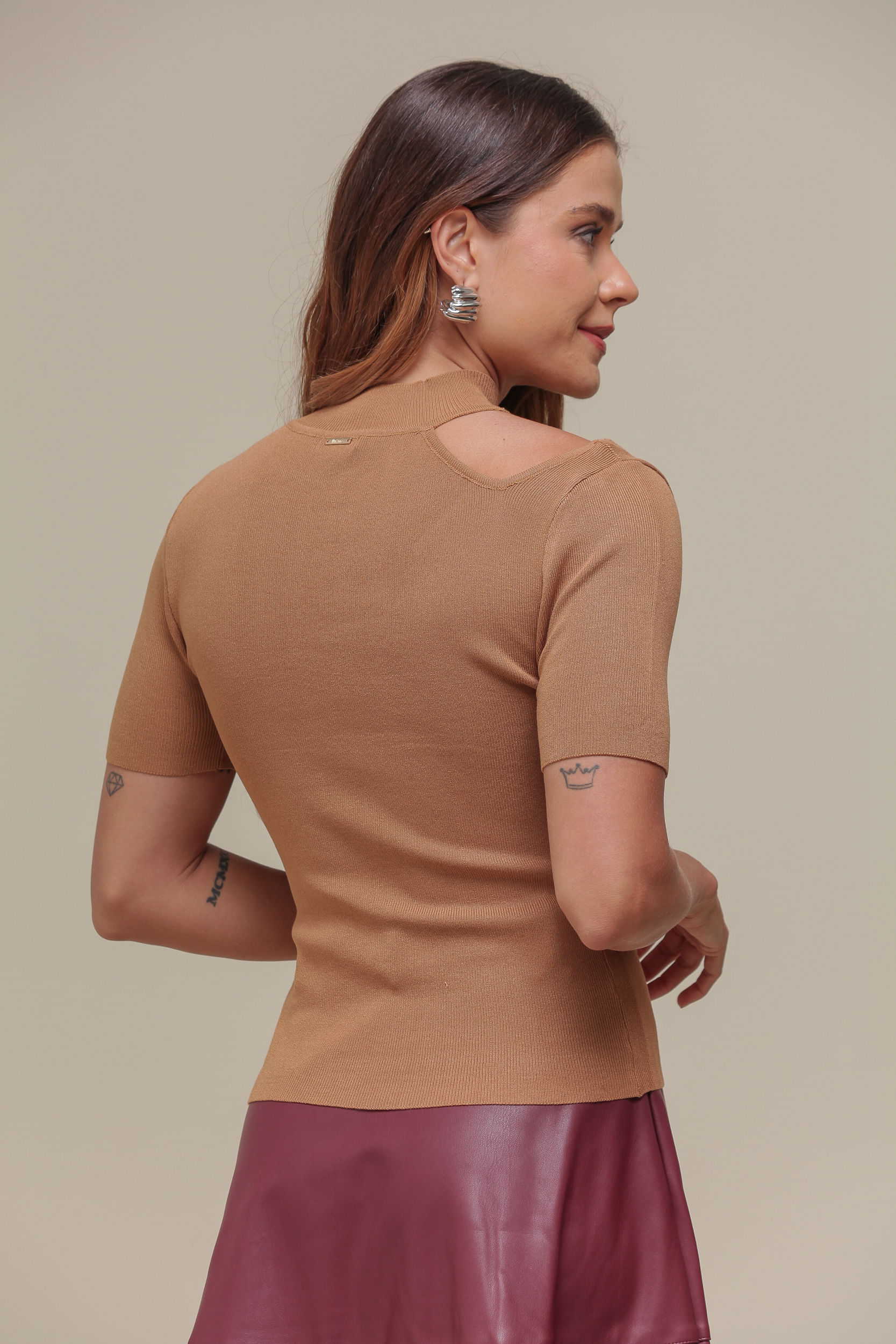 9036416 - Blusa Tricô Decote Assimétrico CAMEL 9036416 - Blusa Tricô Decote Assimétrico CAMEL