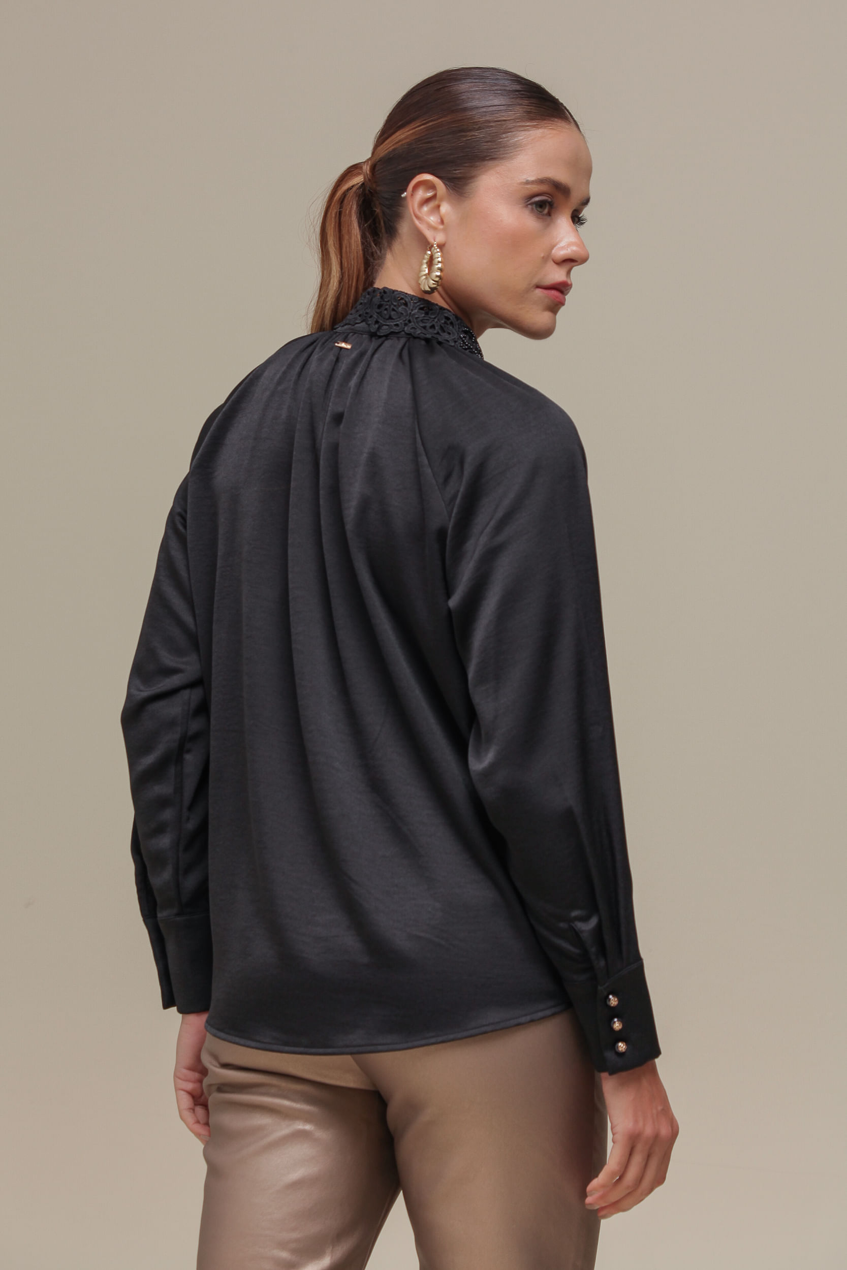 9036566 - Camisa Social Renda na Gola PRETO 9036566 - Camisa Social Renda na Gola PRETO