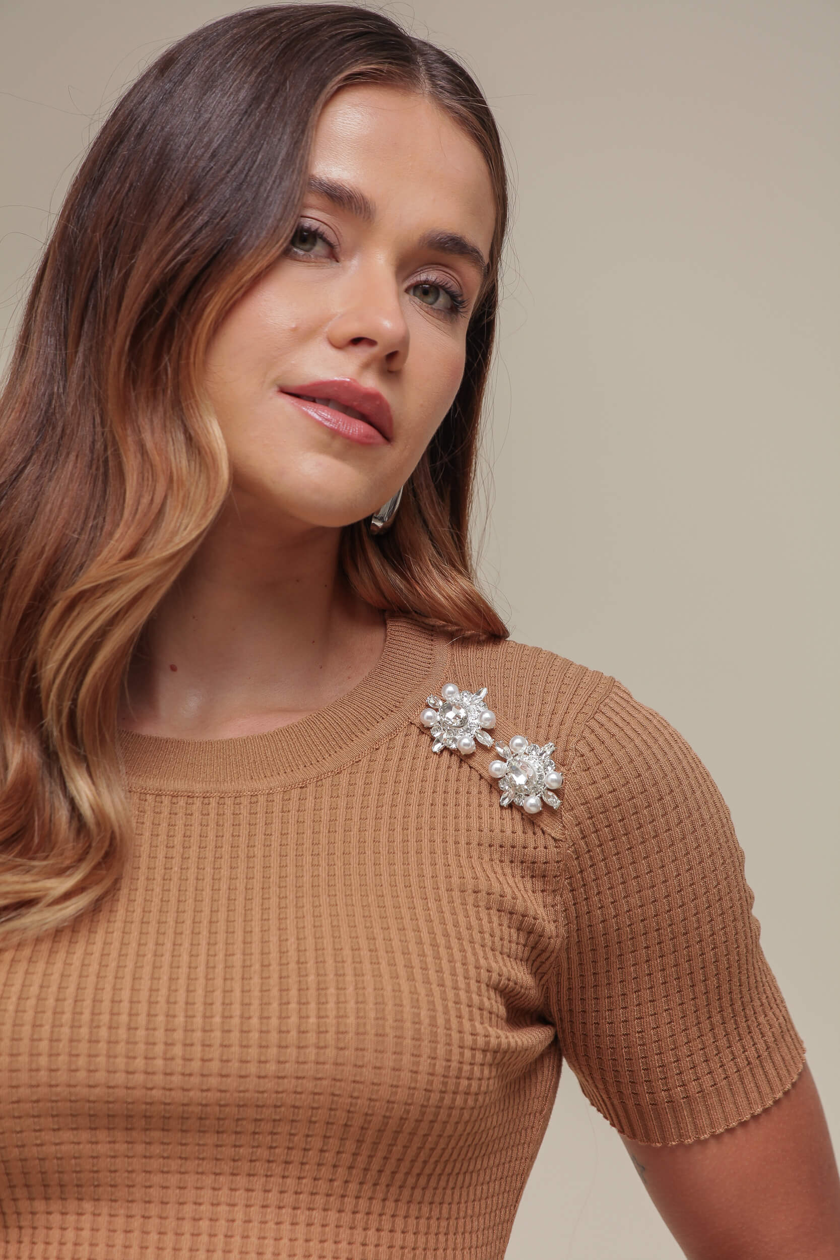 9036584 - Blusa Tricô Detalhe Pedras MARROM 9036584 - Blusa Tricô Detalhe Pedras MARROM