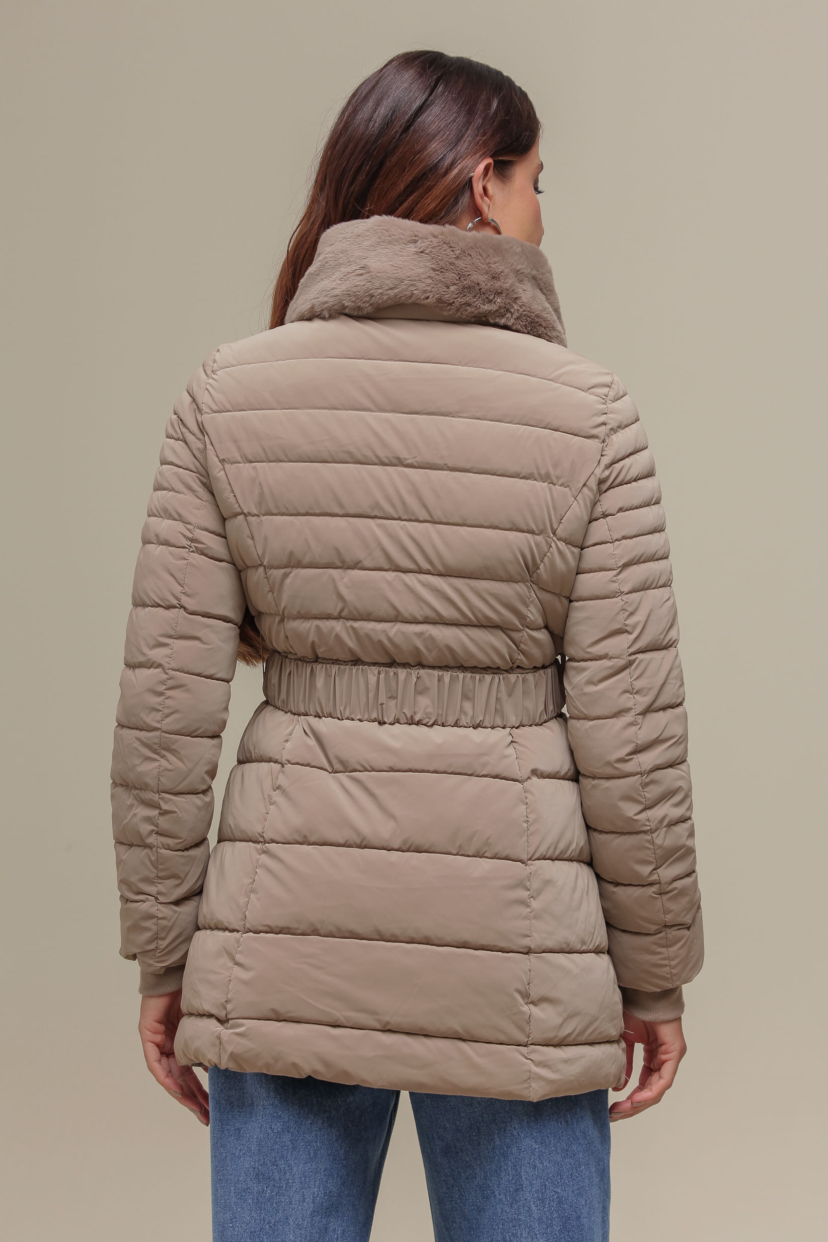 Casaco Puffer Alongado Gola Pelo BEGE Casaco Puffer Alongado Gola Pelo BEGE