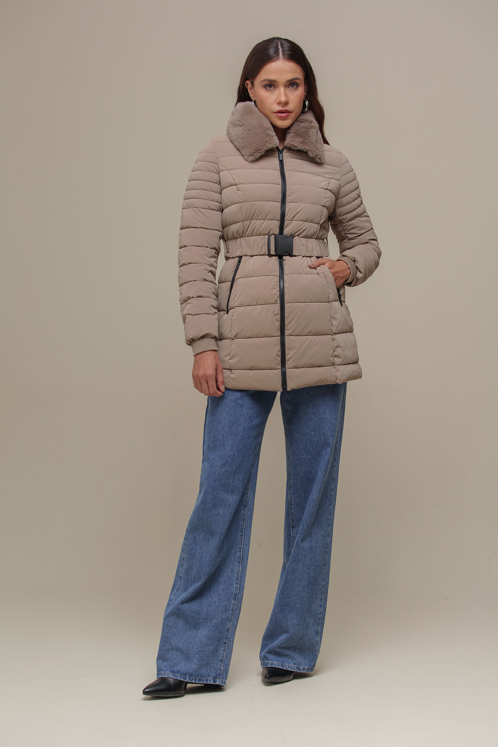 Casaco Puffer Alongado Gola Pelo BEGE Casaco Puffer Alongado Gola Pelo BEGE
