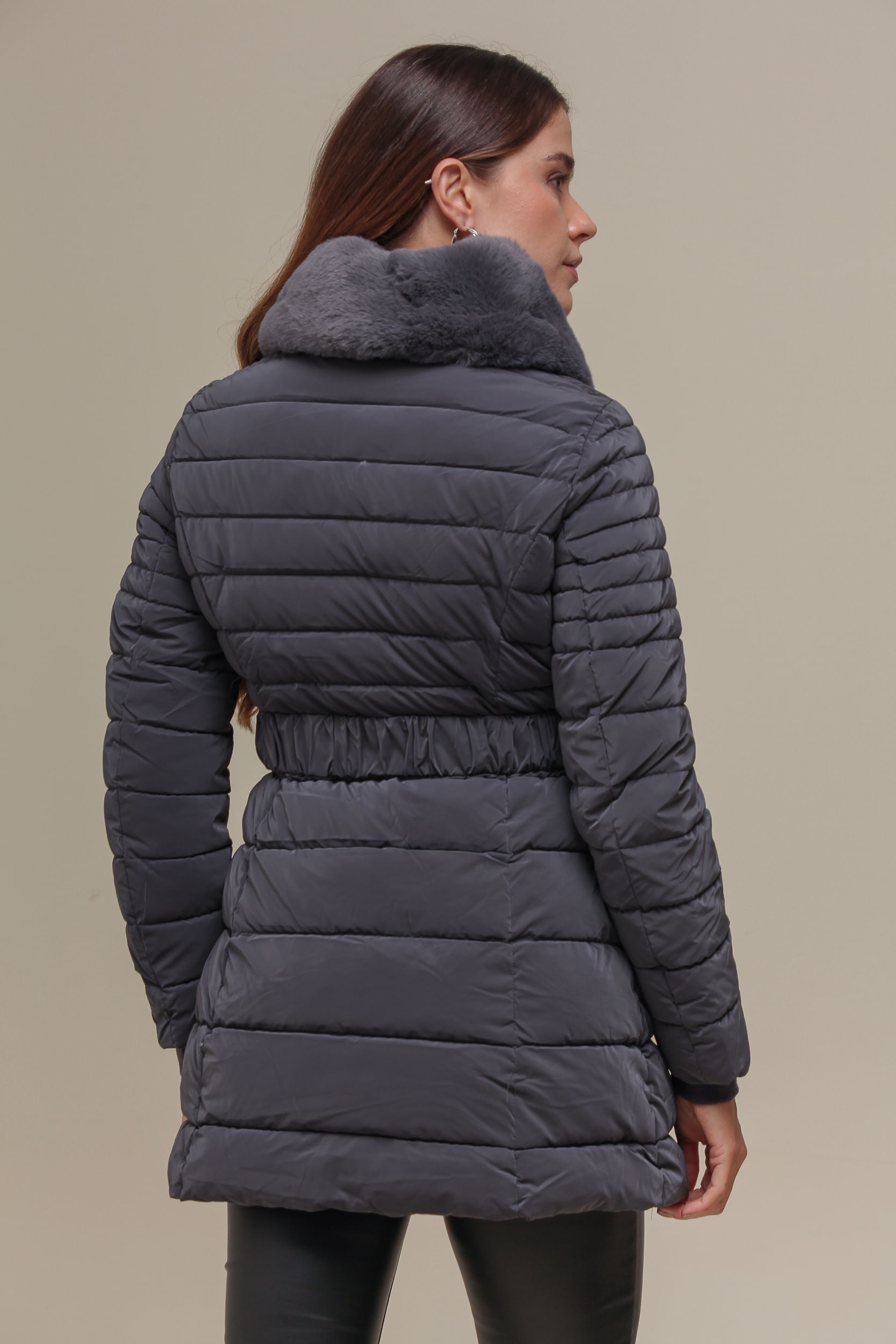 Casaco Puffer Alongado Gola Pelo CINZA Casaco Puffer Alongado Gola Pelo CINZA