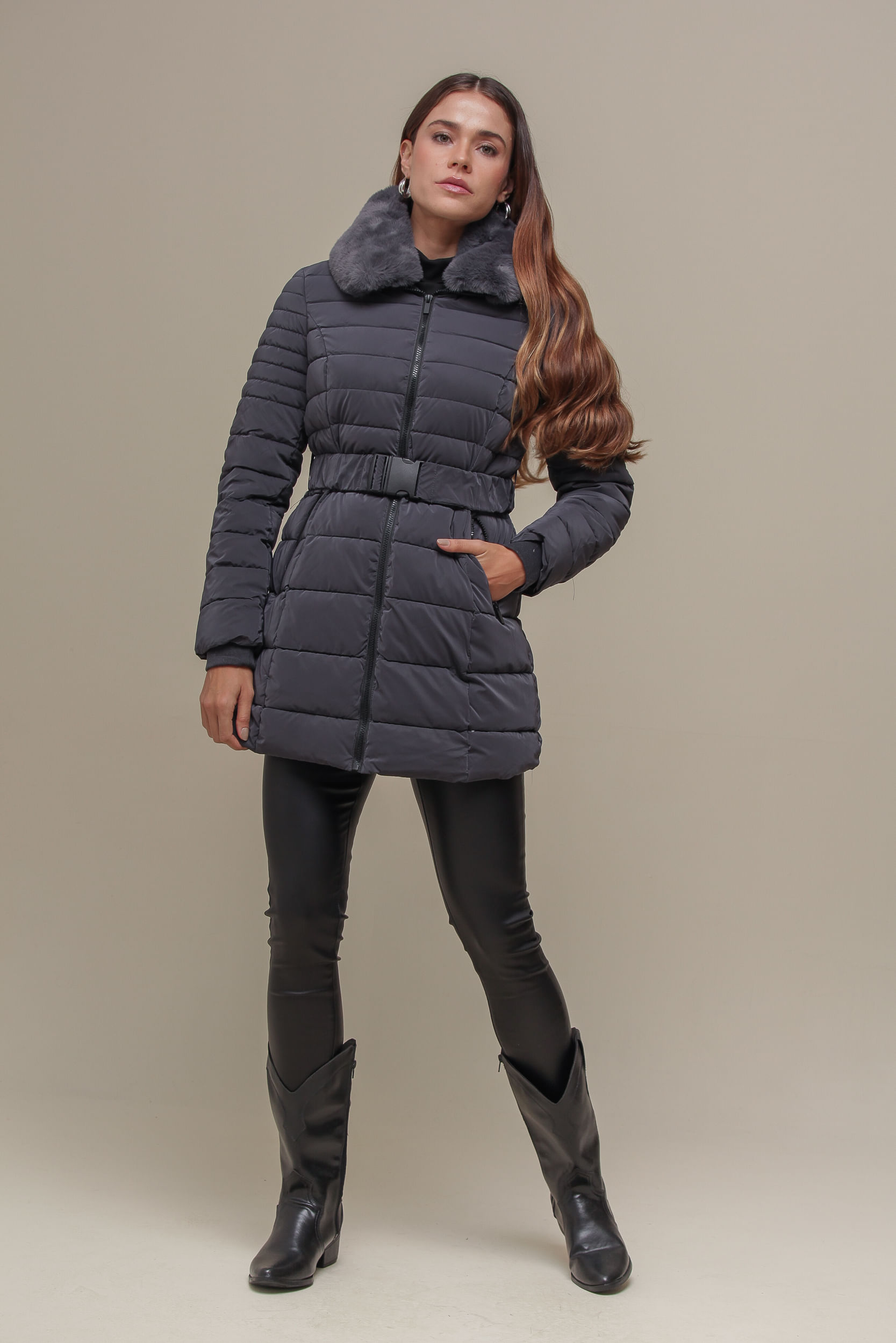 Casaco Puffer Alongado Gola Pelo CINZA Casaco Puffer Alongado Gola Pelo CINZA