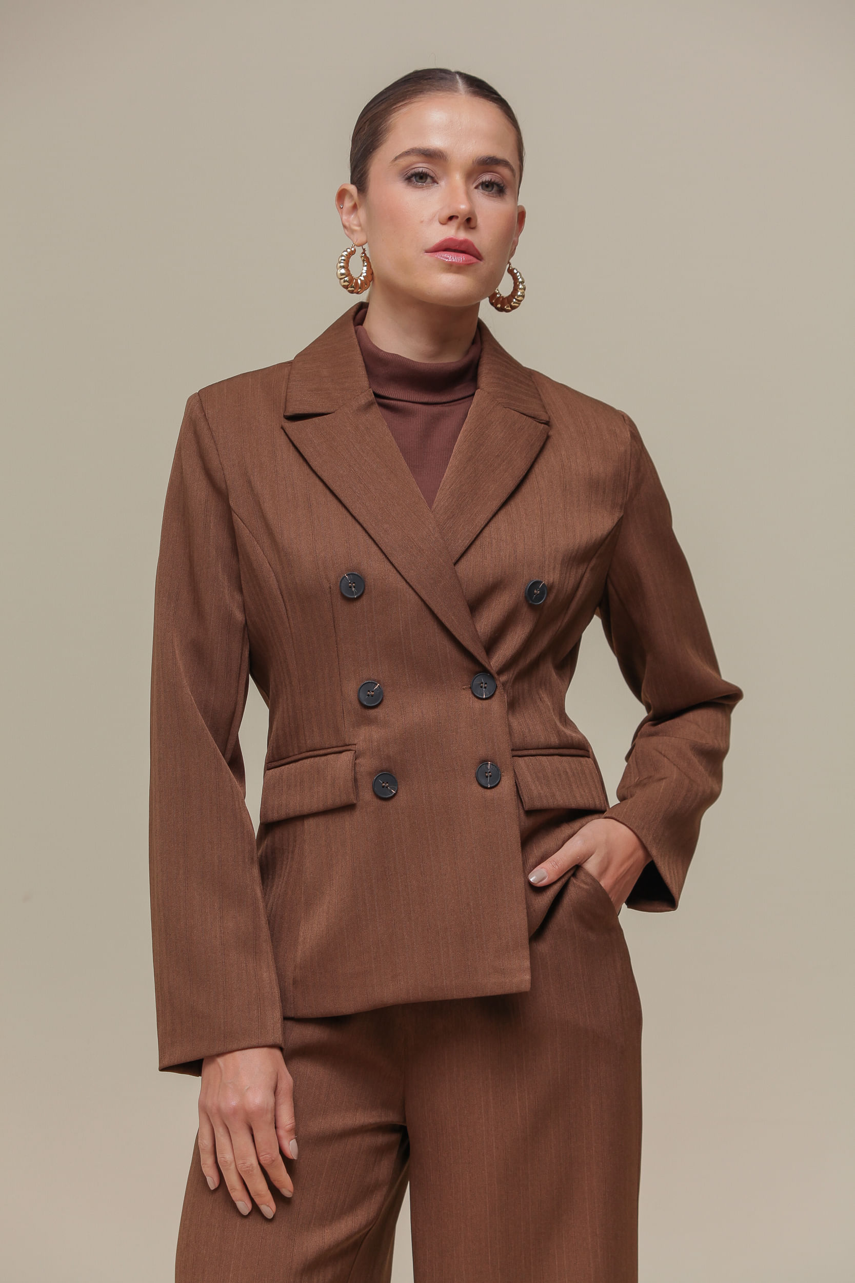 9036795 - Blazer em alfaiataria Rica de Giz MARROM