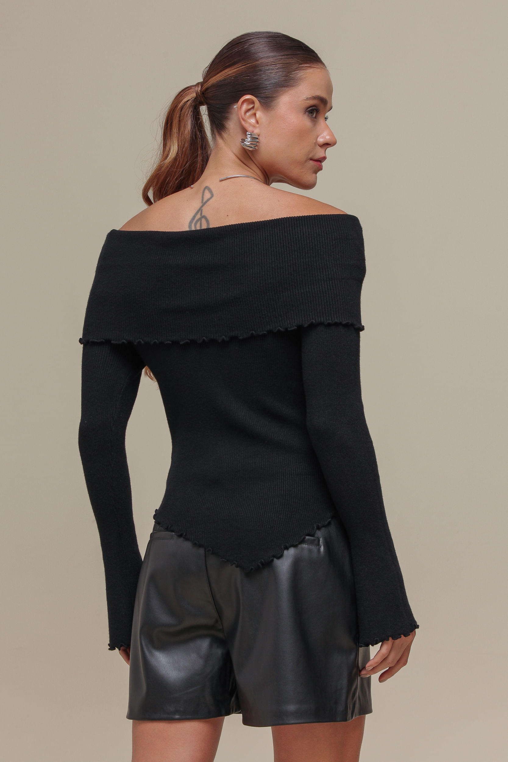 9036744 - Blusa Tricô Assimétrica Ombro a Ombro PRETO 9036744 - Blusa Tricô Assimétrica Ombro a Ombro PRETO