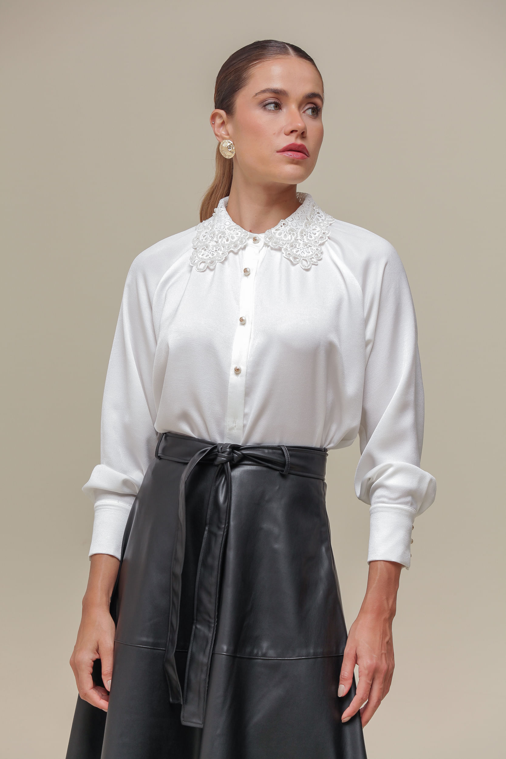 9036566 - Camisa Social Renda na Gola  OFF-WHITE