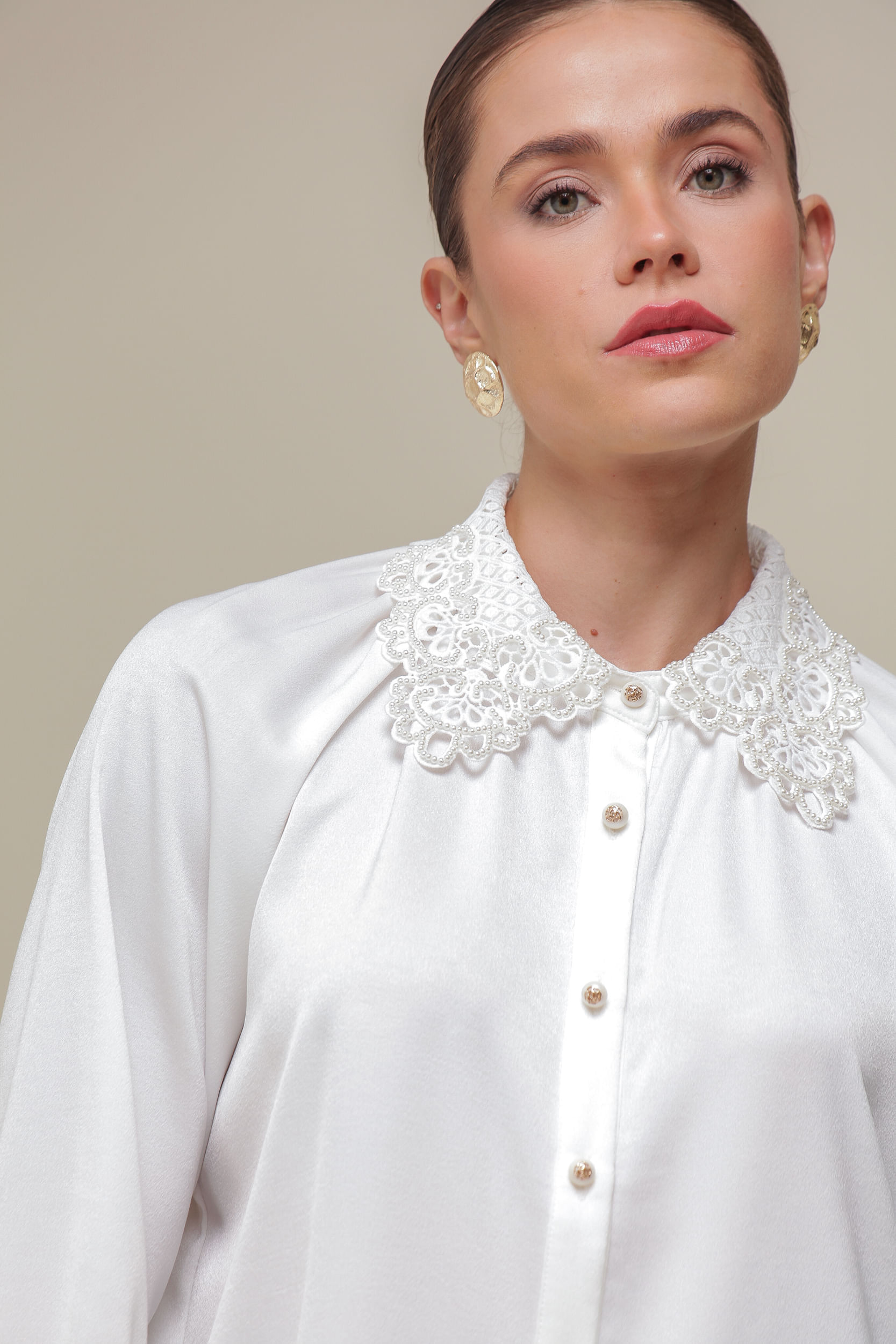 9036566 - Camisa Social Renda na Gola  OFF-WHITE