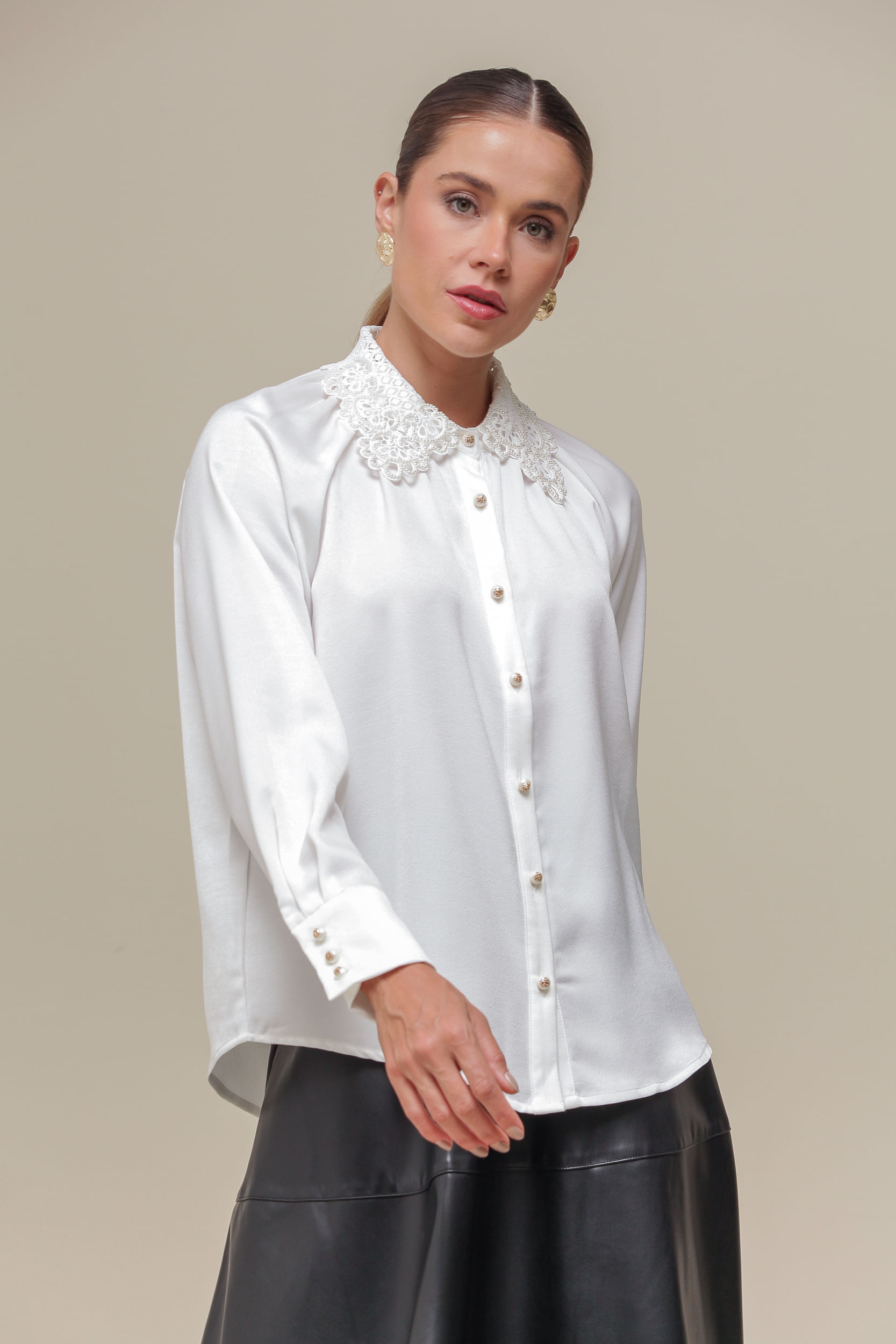 9036566 - Camisa Social Renda na Gola  OFF-WHITE