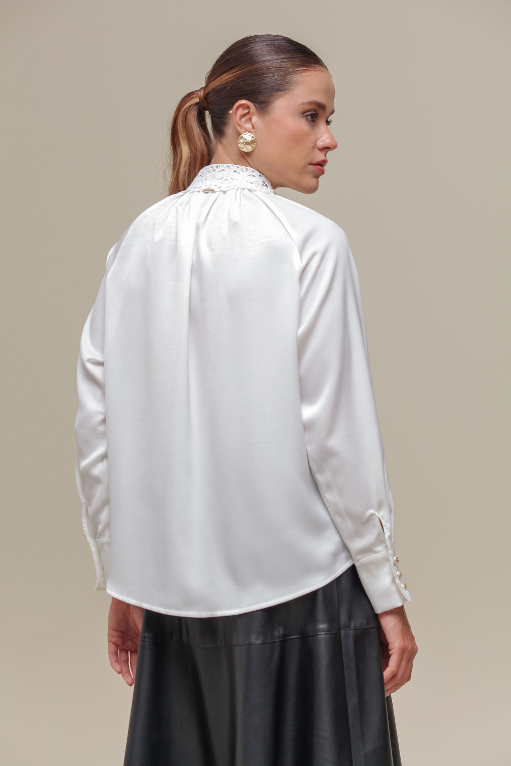 9036566 - Camisa Social Renda na Gola  OFF-WHITE