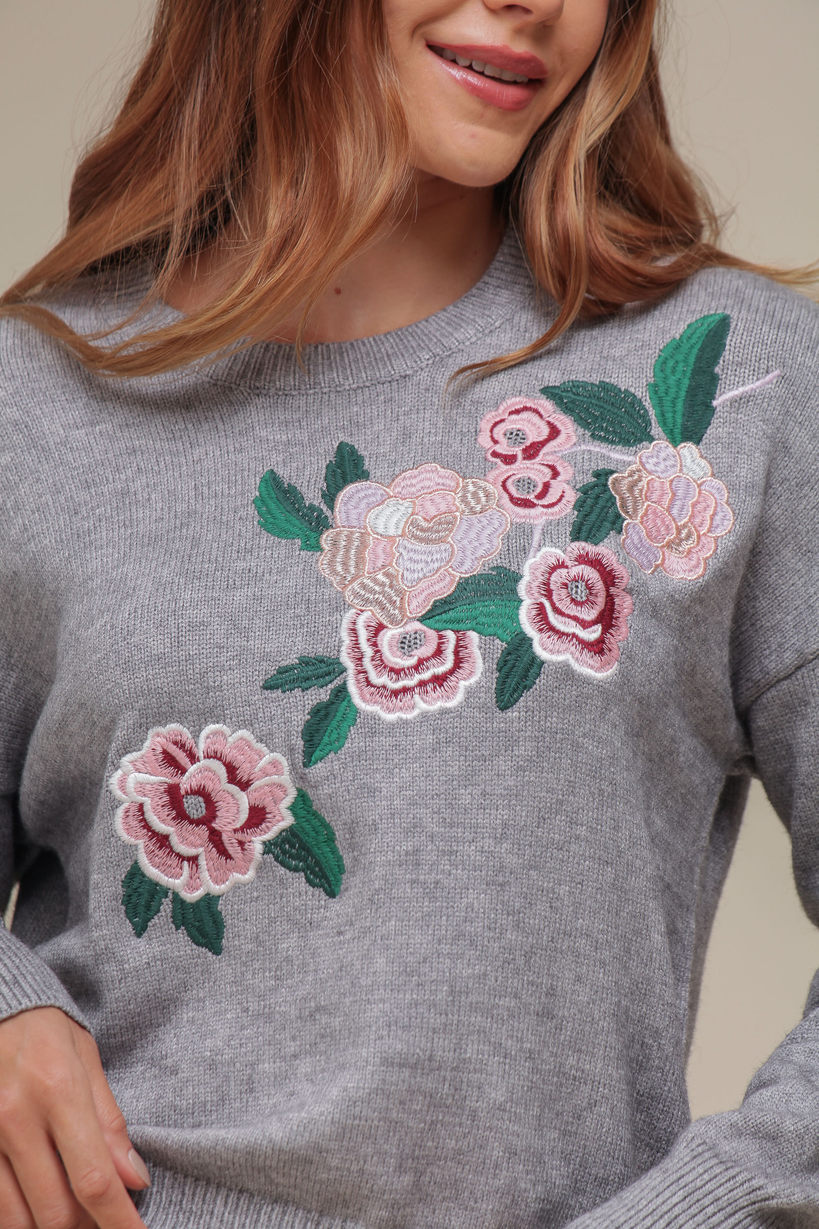 9036574 - Blusa Tricô Bordado Flor CINZA 9036574 - Blusa Tricô Bordado Flor CINZA