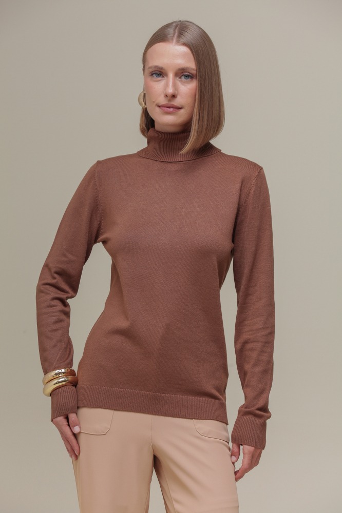 Blusa Tricô Gola Alta MARROM Blusa Tricô Gola Alta MARROM