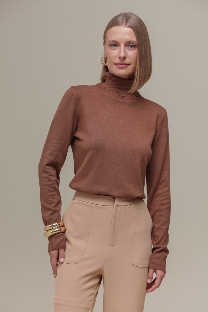 Blusa Tricô Gola Alta MARROM Blusa Tricô Gola Alta MARROM