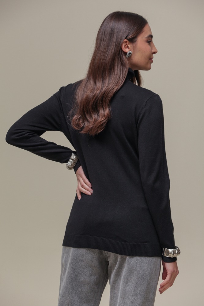 Blusa Tricô Gola Alta PRETO Blusa Tricô Gola Alta PRETO
