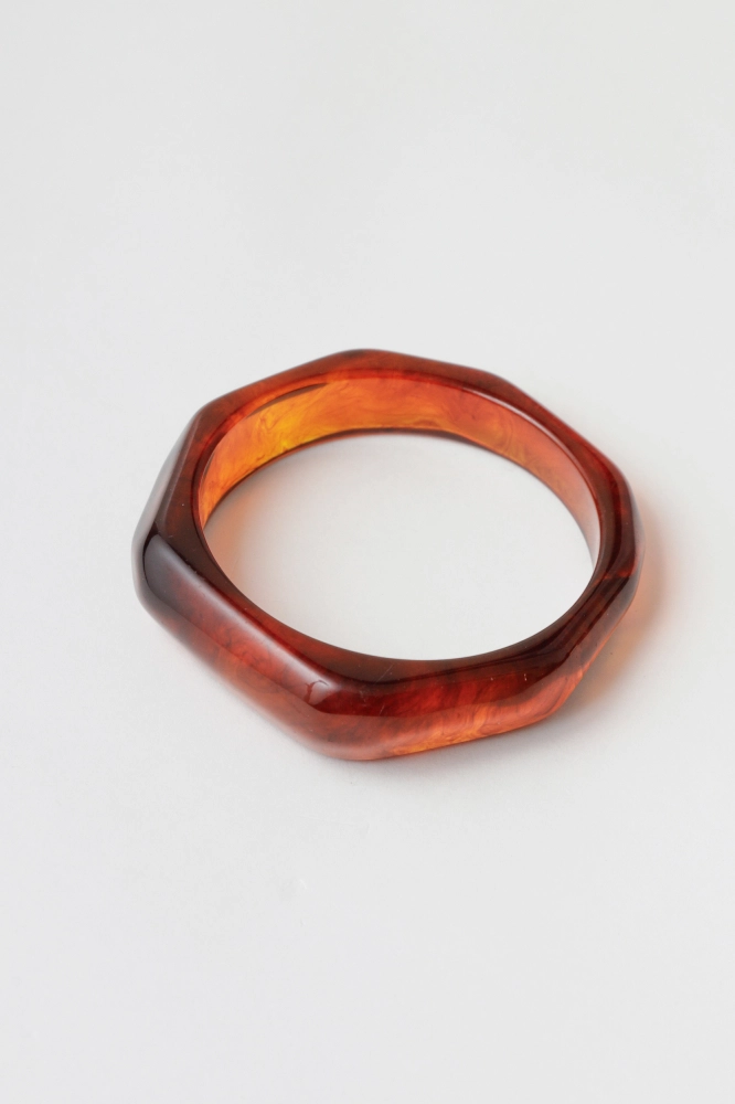 9037846 - Bracelete Resinado Fino Geométrico MARROM 9037846 - Bracelete Resinado Fino Geométrico MARROM - Imagem 1