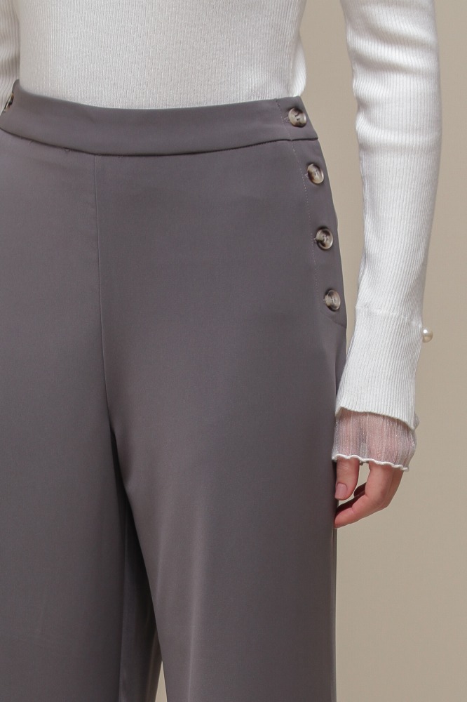 9036256 - Calça Reta Alfaiataria Botões CINZA