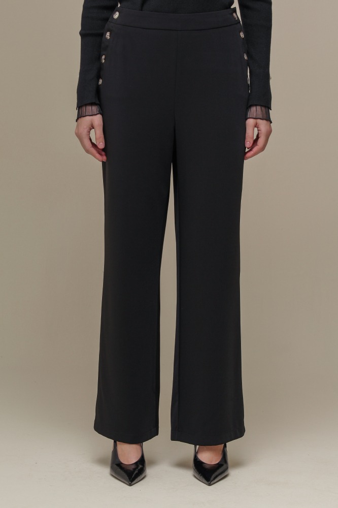 9036256 - Calça Reta Alfaiataria Botões PRETO