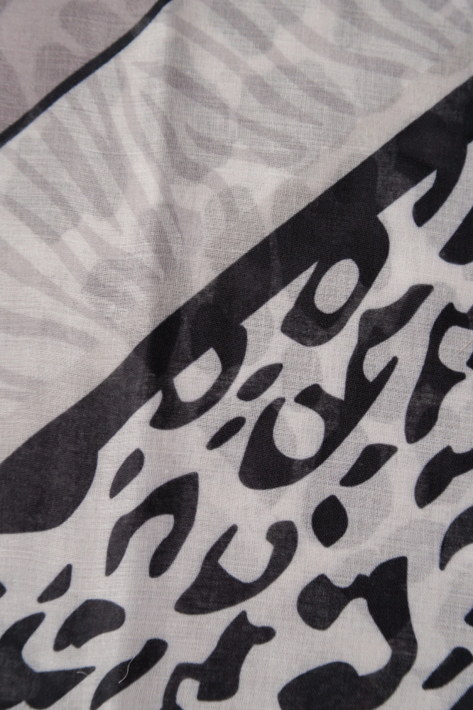 9037281 - Echarpe Animal Print (86x180 cm) CINZA 9037281 - Echarpe Animal Print (86x180 cm) CINZA - Imagem 2