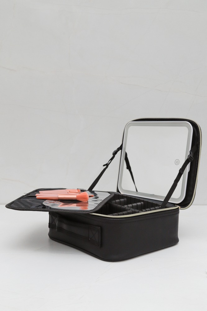 NECESSAIRE COM ESPELHO LED PRETO