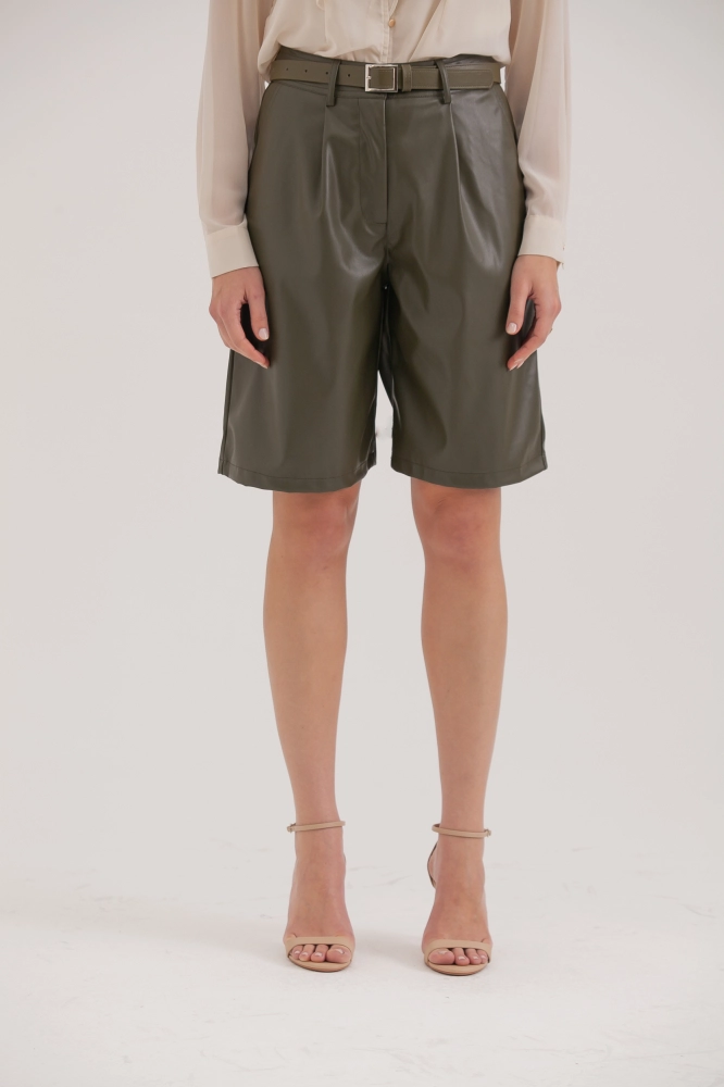 9038307 - Shorts Em Pu Com Cinto VERDE 9038307 - Shorts Em Pu Com Cinto VERDE - Imagem 2