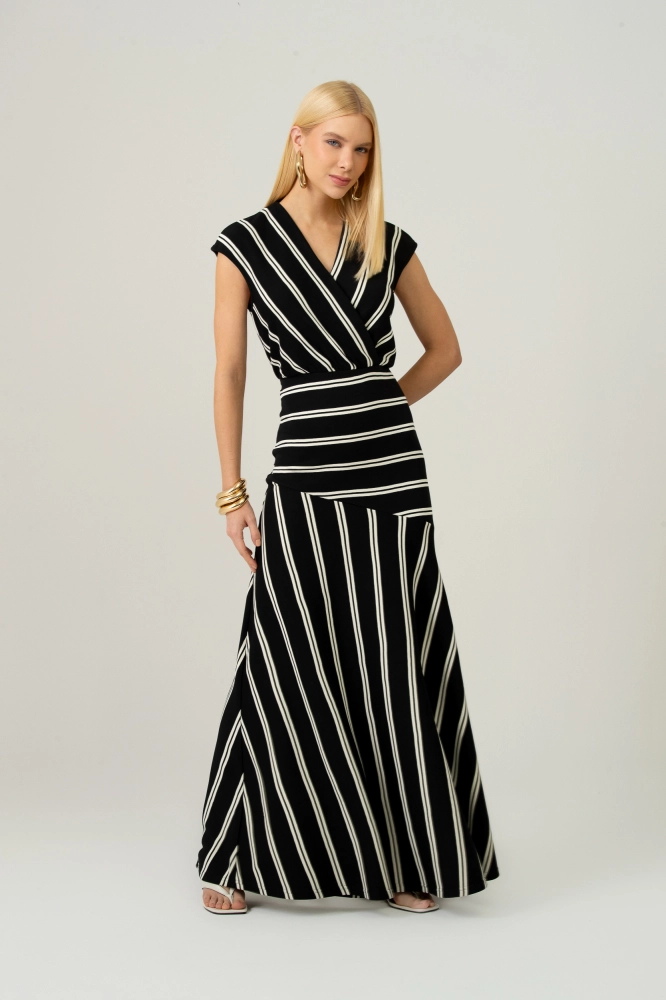9038538 - Vestido Malha Listrado Decote Transpassado PRETO 9038538 - Vestido Malha Listrado Decote Transpassado PRETO - Imagem 1